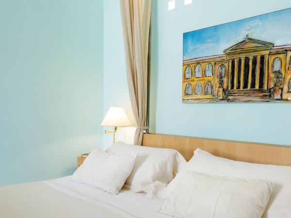 Hotel Palazzo Brunaccini : photo 3 de la chambre chambre supérieure avec lit à baldaquin