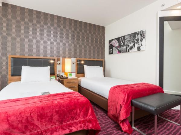 Holiday Inn Manchester-Mediacityuk, an IHG Hotel : photo 4 de la chambre chambre lits jumeaux exécutive