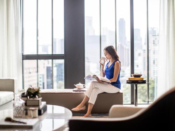 InterContinental Singapore Robertson Quay, an IHG Hotel : photo 6 de la chambre suite penthouse lit king-size - vue sur rivière