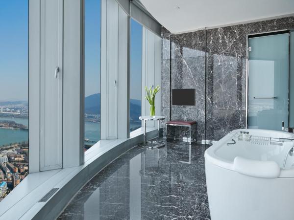 InterContinental Nanjing, an IHG Hotel : photo 9 de la chambre suite king 1 chambre avec vue sur le lac