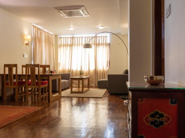 ROKPA Guest House : photo 3 de la chambre apartment with garden view and kitchen