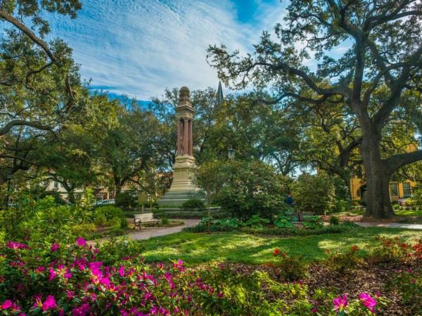 Huge Victorian Beauty Overlooking Forsyth Park : photo 1 de la chambre maison 4 chambres