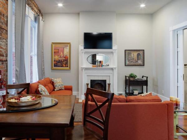 Modern 4 Bed Brownstone in Historic Downtown : photo 4 de la chambre maison 4 chambres