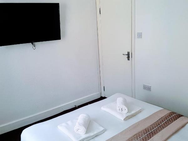 Central Comfort Rooms : photo 5 de la chambre double room with shared toilet and bathroom