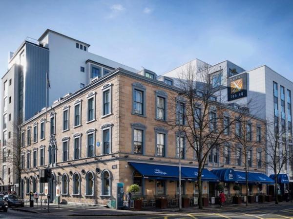 Ten Square Hotel : photo 1 de la chambre suite junior