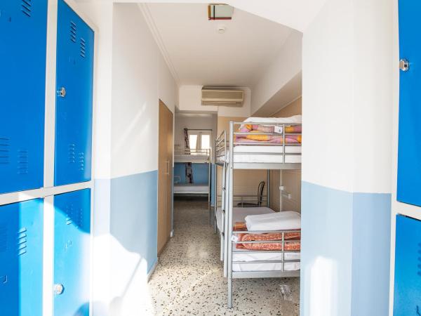 Safestay Athens Monastiraki : photo 2 de la chambre lit dans dortoir mixte de 8 lits avec salle de bains privative