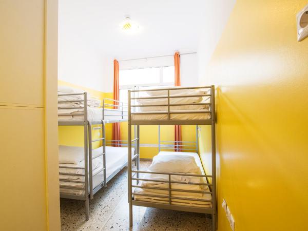Safestay Athens Monastiraki : photo 4 de la chambre lit dans dortoir mixte de 4 lits avec salle de bains privative