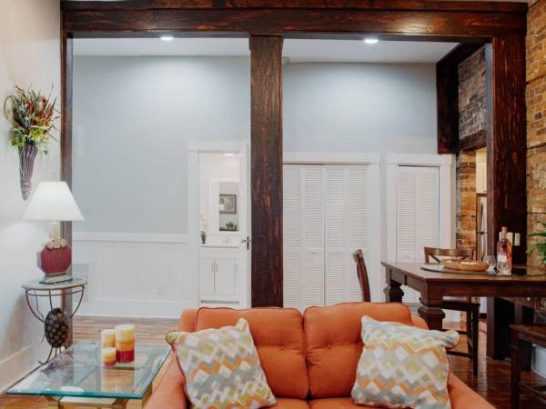 Modern 4 Bed Brownstone in Historic Downtown : photo 6 de la chambre maison 4 chambres