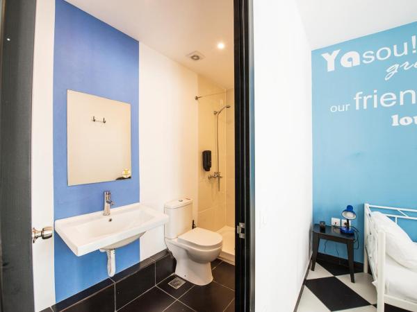 Safestay Athens Monastiraki : photo 6 de la chambre twin room ensuite with balcony