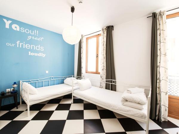 Safestay Athens Monastiraki : photo 2 de la chambre twin room ensuite with balcony