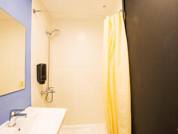 Safestay Athens Monastiraki : photo 5 de la chambre chambre double avec salle de bains privative