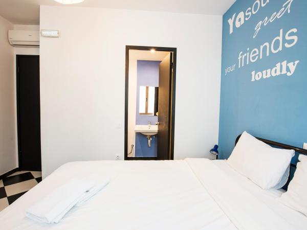 Safestay Athens Monastiraki : photo 3 de la chambre double room ensuite with balcony
