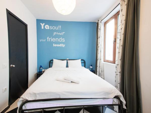 Safestay Athens Monastiraki : photo 1 de la chambre double room ensuite with balcony