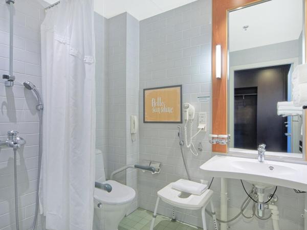 Holiday Inn Helsinki West - Ruoholahti, an IHG Hotel : photo 1 de la chambre chambre lit queen-size standard - accessible aux personnes à mobilité réduite