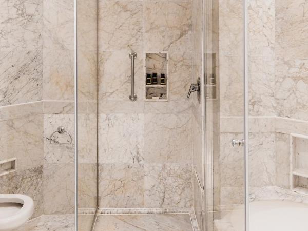 Sofitel Buenos Aires Recoleta : photo 9 de la chambre chambre lit queen-size supérieure - vue sur ville ou jardin