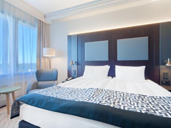 Holiday Inn Helsinki West - Ruoholahti, an IHG Hotel : photo 4 de la chambre chambre king non-fumeurs avec vue sur mer