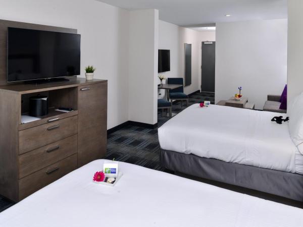 Holiday Inn Express & Suites San Diego - Mission Valley, an IHG Hotel : photo 5 de la chambre suite avec 2 lits queen-size