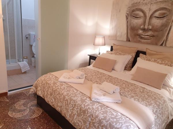 Domus La Foce Hotel : photo 3 de la chambre chambre double avec salle de bains privative