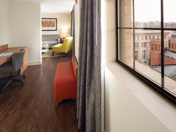 Hotel Indigo Baltimore Downtown, an IHG Hotel : photo 4 de la chambre suite lit king-size