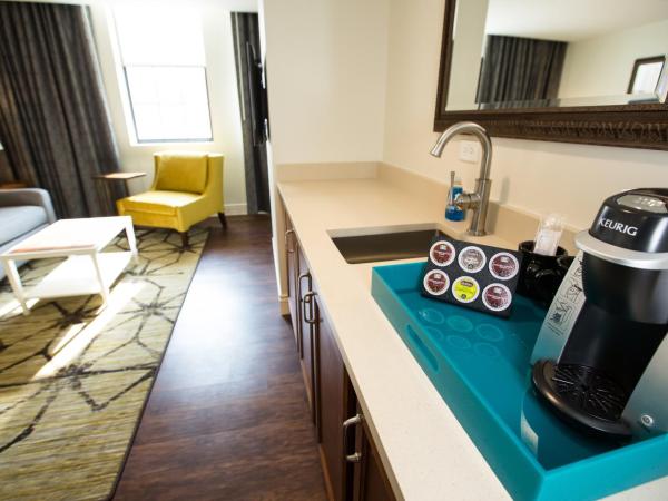 Hotel Indigo Baltimore Downtown, an IHG Hotel : photo 1 de la chambre suite lit king-size