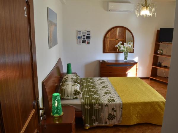 Monte da Ria Guest House : photo 1 de la chambre chambre double avec salle de bains commune