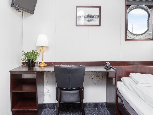 Mälardrottningen Yacht Hotel : photo 1 de la chambre cabine de bateau - vue sur mer (1 adulte)