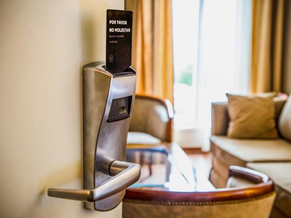 Huentala Hotel : photo 2 de la chambre suite double