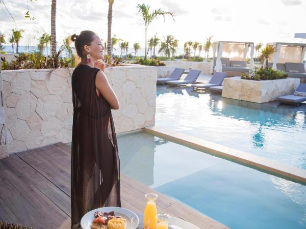 Majestic Elegance Costa Mujeres - All Inclusive : photo 7 de la chambre suite junior club majestic Élégance avec accès direct à la piscine (réservée aux adultes de + de 18 ans) - wi-fi gratuit