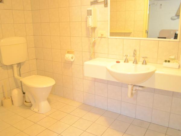 Airport Motel Brisbane : photo 1 de la chambre chambre standard lit queen-size