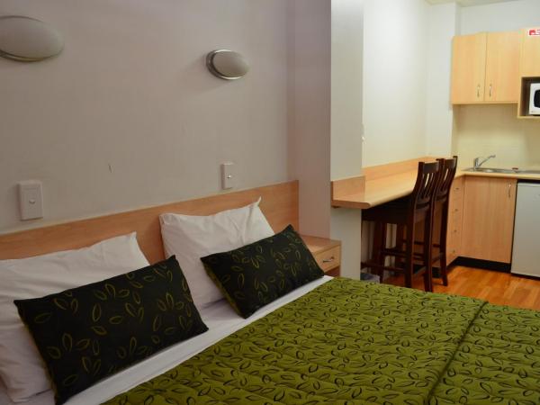 Airport Motel Brisbane : photo 4 de la chambre chambre lit queen-size - accessible aux personnes à mobilité réduite