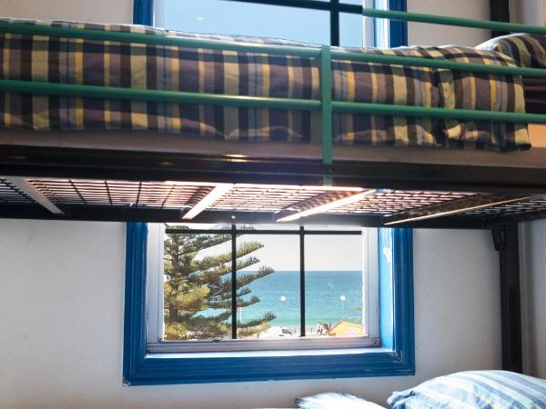 Mad Monkey Hostel Coogee Beach : photo 5 de la chambre bed in a 12 bed mixed dormitory with balcony (ages 18 - 40 years only)