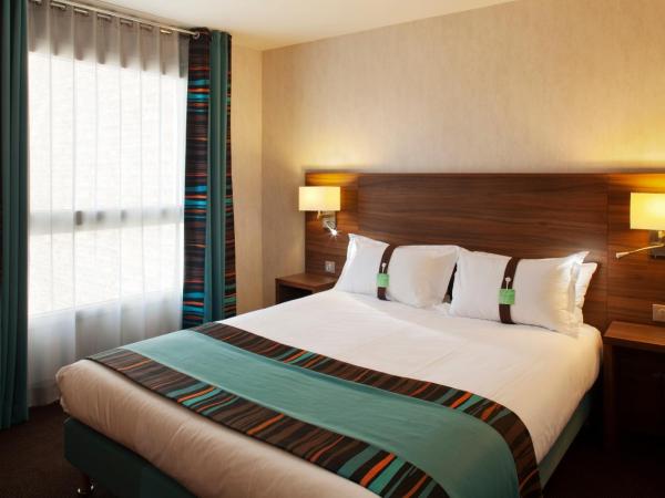 Holiday Inn Paris Montmartre, an IHG Hotel : photo 9 de la chambre two-bedroom queen suite with two single beds