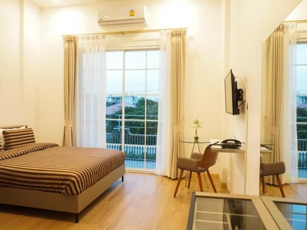 The Square 101 : photo 1 de la chambre chambre double deluxe avec balcon