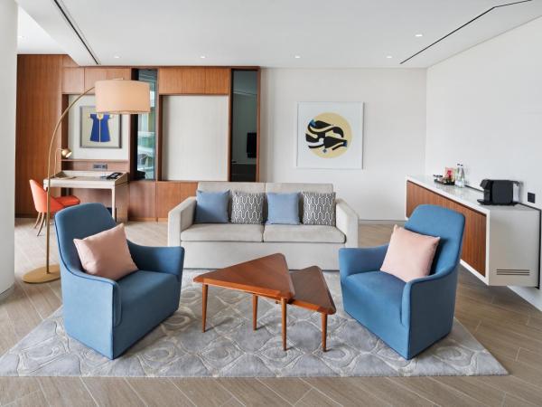 JA The Resort - JA Lake View Hotel, Dubai : photo 1 de la chambre suite 1 chambre complexe hôtelier