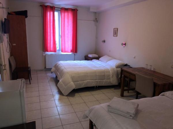 Hôtel de Ménilmontant : photo 4 de la chambre chambre triple - accessible aux personnes à mobilité réduite