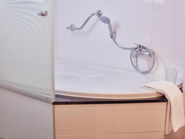Carlton Square Hotel : photo 5 de la chambre suite deluxe avec baignoire spa