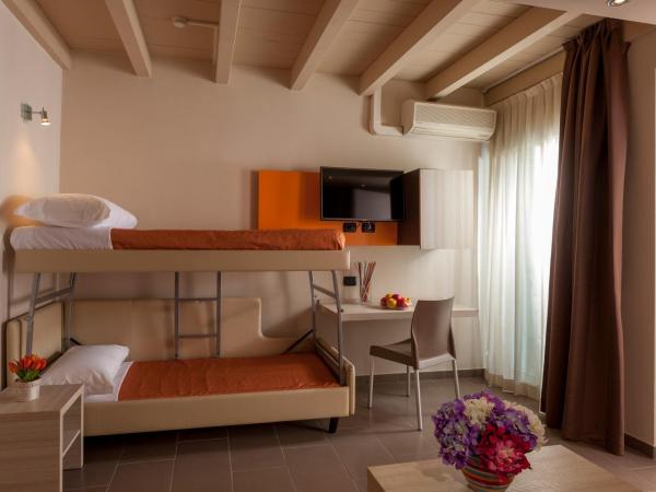 Hotel Aurora Mare : photo 1 de la chambre chambre quadruple