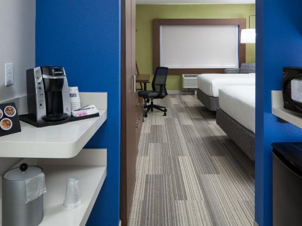 Holiday Inn Express & Suites - Orlando At Seaworld, an IHG Hotel : photo 3 de la chambre chambre avec 2 lits queen-size - baignoire adaptée aux personnes à mobilité réduite - non-fumeurs 