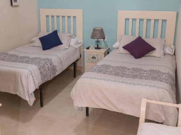 Pension Internacional : photo 2 de la chambre chambre lits jumeaux avec salle de bains privative