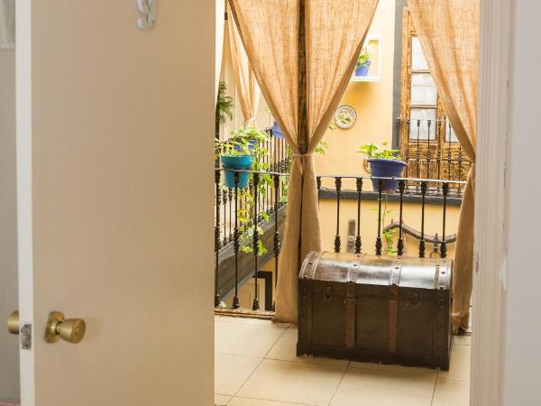 Pension Internacional : photo 2 de la chambre chambre simple basique avec salle de bains commune