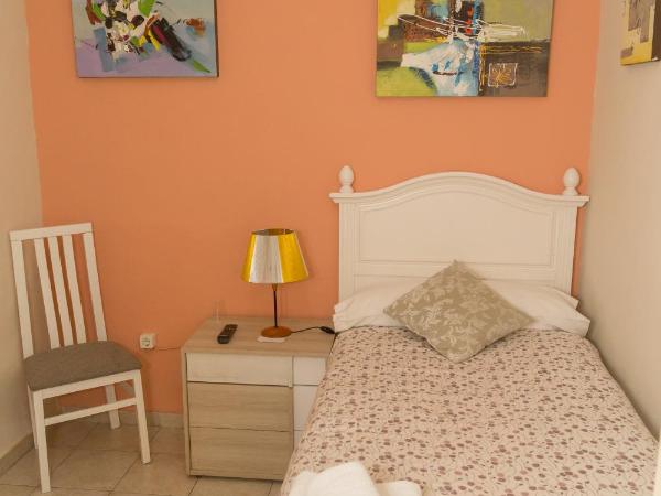 Pension Internacional : photo 1 de la chambre chambre simple basique avec salle de bains commune