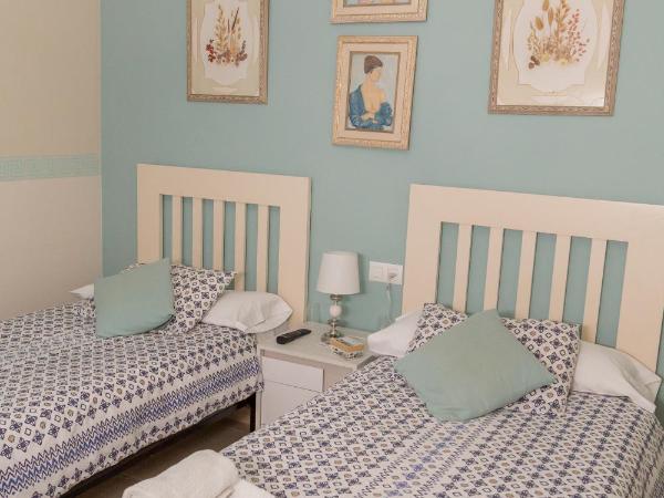 Pension Internacional : photo 2 de la chambre chambre lits jumeaux avec salle de bains privative séparée