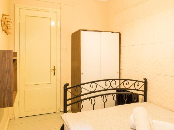 Levanten Hostel : photo 3 de la chambre chambre simple basique avec salle de bains commune 