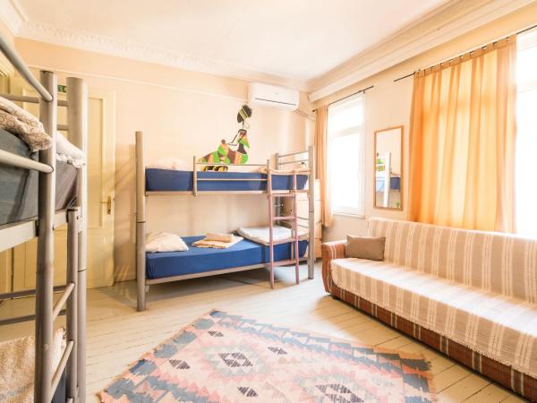 Levanten Hostel : photo 4 de la chambre lit simple dans dortoir mixte