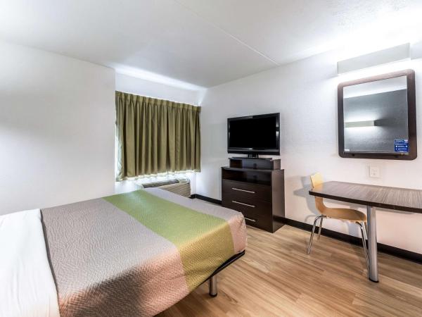 Studio 6-Indianapolis, IN : photo 10 de la chambre chambre lit queen-size deluxe - non-fumeurs