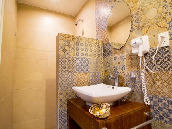 Hotel Merida : photo 7 de la chambre chambre lit king-size standard