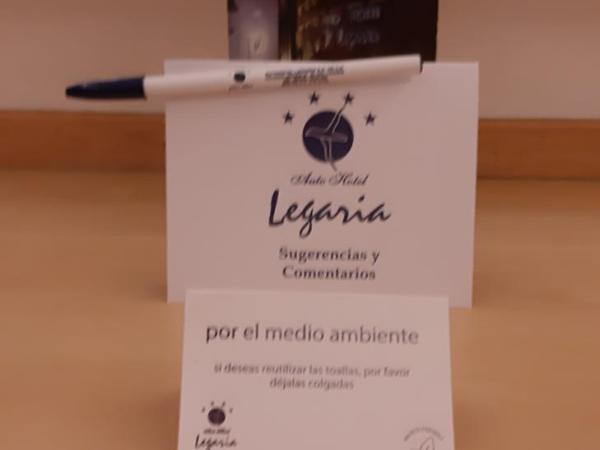 AUTO HOTEL LEGARIA : photo 2 de la chambre chambre lit king-size deluxe