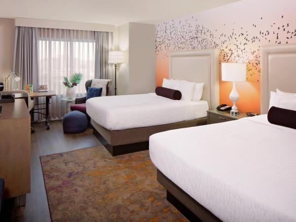 Hotel Indigo Austin Downtown, an IHG Hotel : photo 1 de la chambre chambre standard avec 2 lits queen-size - adaptée aux personnes malvoyantes/malentendantes