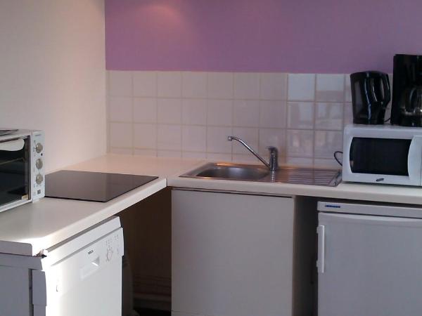 Les Galets Bleus : photo 6 de la chambre appartement 1 chambre avec vue sur la mer et baignoire spa