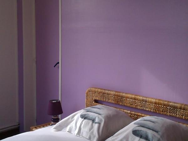 Les Galets Bleus : photo 8 de la chambre appartement 1 chambre avec vue sur la mer et baignoire spa